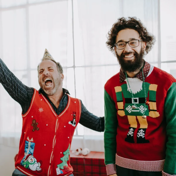 Pulls moches de Noël au bureau
