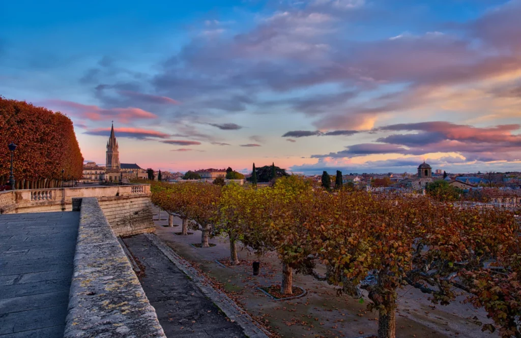Visiter Montpellier au coucher du soleil