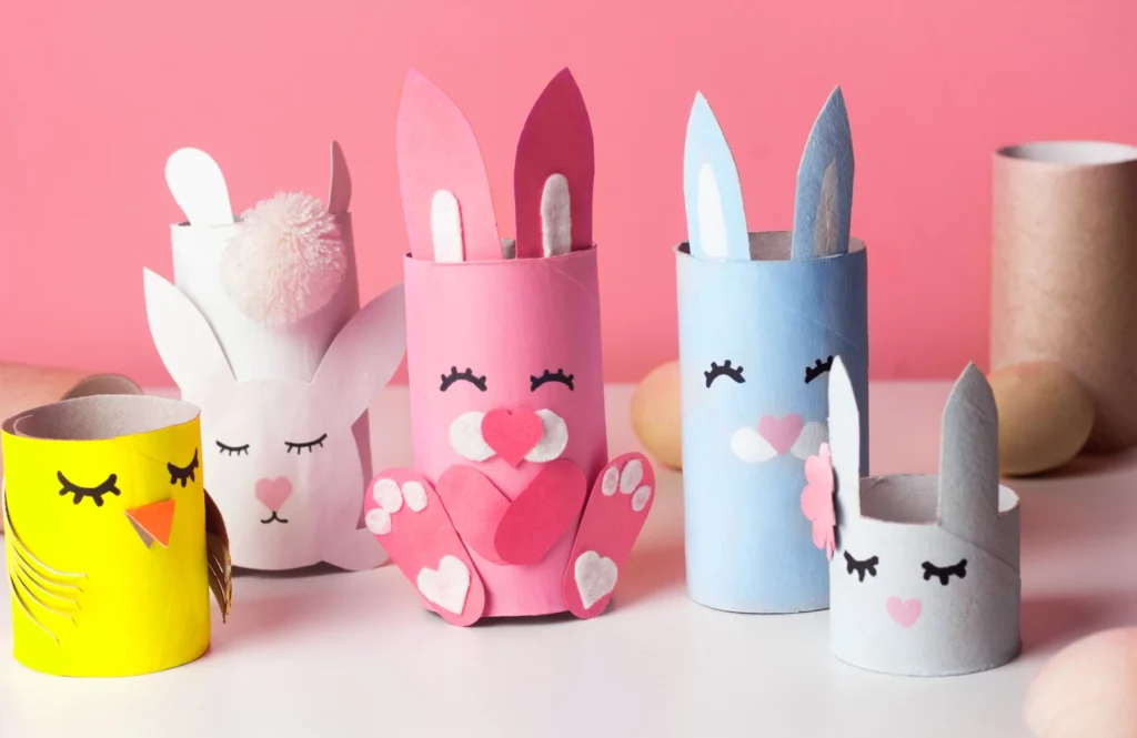 Décorations de Pâques en rouleaux de papier toilette